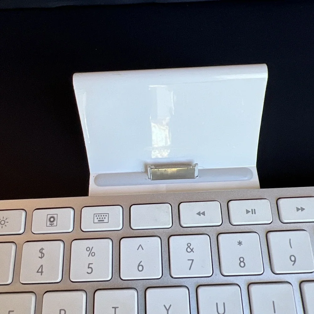 Apple iPad Keyboard Dock A1359 30-Pin 1st, 2nd Generation iPad Accessory